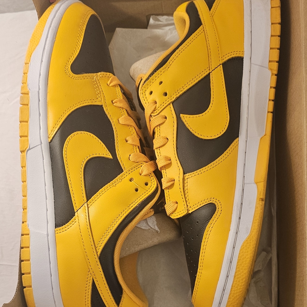 Nike Men's Yellow and Black Sneakers